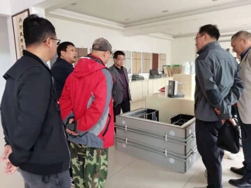 河南省建設(shè)廳科技與標(biāo)準(zhǔn)處康處長(zhǎng)、河南省建筑協(xié)會(huì)段秘書長(zhǎng)、河南省建筑科學(xué)研究院黃工等一行蒞臨考察